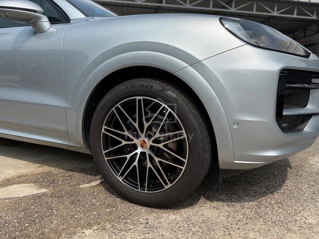2025 Porsche Cayenne Coupe (GT Silver) (Jpn Spec) - 3