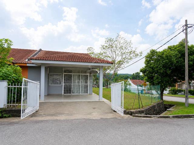 Single Storey Terrace CORNER LOT, Taman Arowana Impian, Seremban 2 1