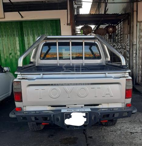 2002 Toyota HILUX 2.8 DUAL CAB (M) - 2