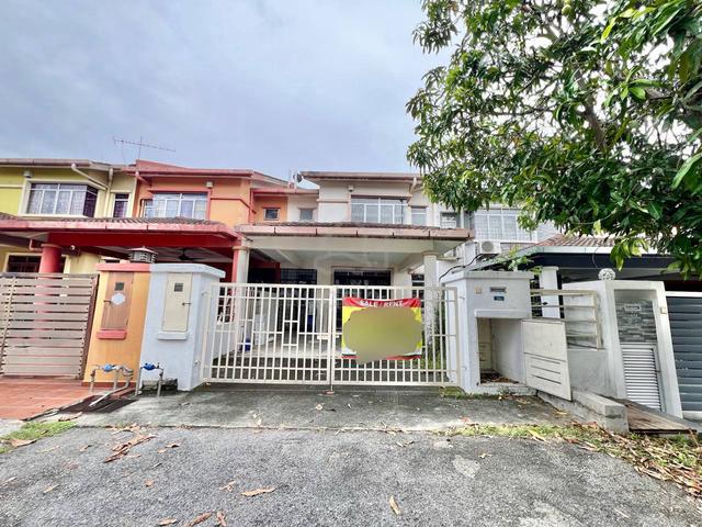SPACIOUS Double Storey terrace 22x80 Bandar Seri Putra Kajang 1