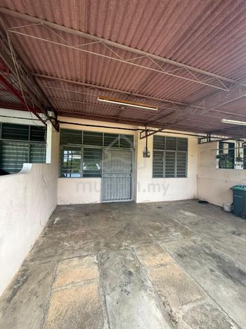 Rumah Teres Setingkat untuk Dijual di Karangan 1