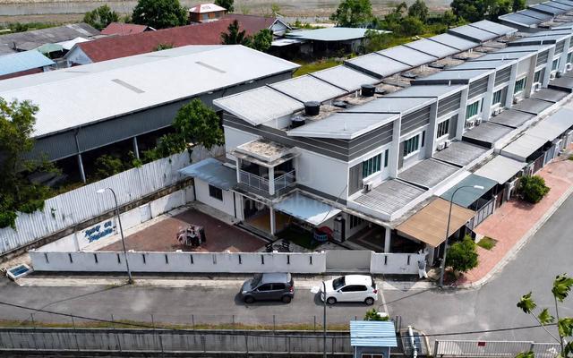 CORNER LOT AMPLE PARKING SPACE Double Storey Kg Bukit Lanchong 1