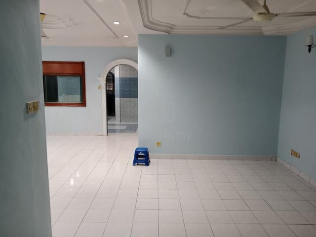 Double storey house in bukit rimau.near to Columbia hospital. 1
