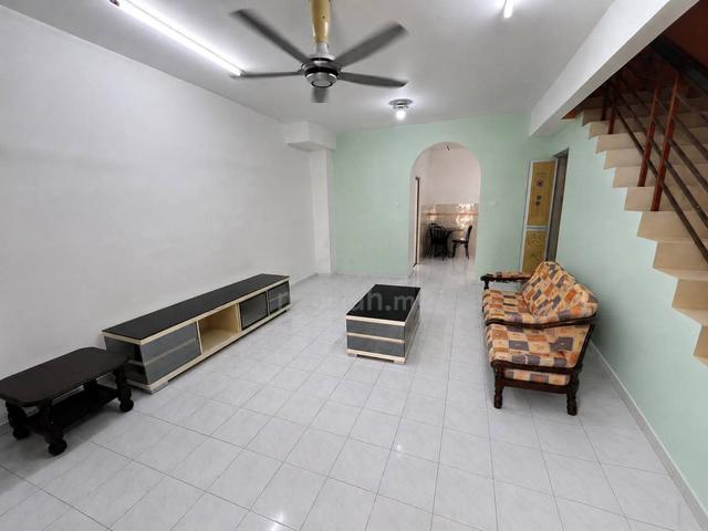 Double storey taman bukit Indah / 4bed 3 bath / Partial furnish 1
