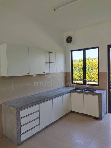Diamond City 20x70 4r3b aircond kitchen for rent Eco Majestic Semenyih 1