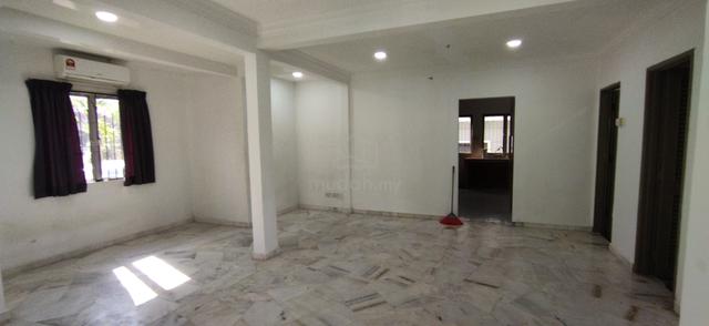 Newly painted doble storey corner unit at USJ 6, Subang Jaya 2