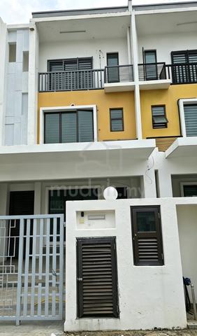 Setia Utama 2, Setia Alam .Partially Furnished For Rent 1