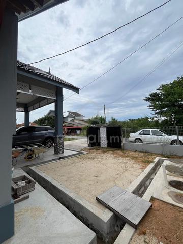 Rumah banglo gong badak 1