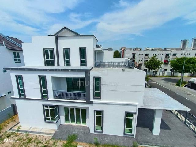 Melaka Taman Klebang Utama New Phase 2.5 Storey Semi-D House For Sale 1