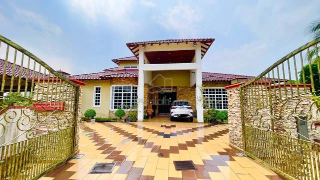 CORNER 1.5 Storey BUNGALOW jalan Pekaka Seksyen 8 Kota Damansara GUARD 1
