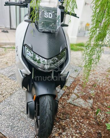BMW CE04 Fully Electric Scooter - photo 4 of 10