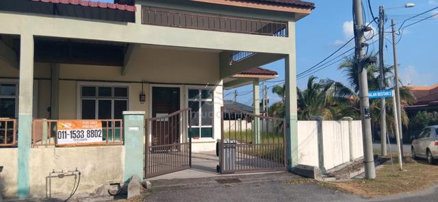 Corner single storey terrace @ Merlimau 1