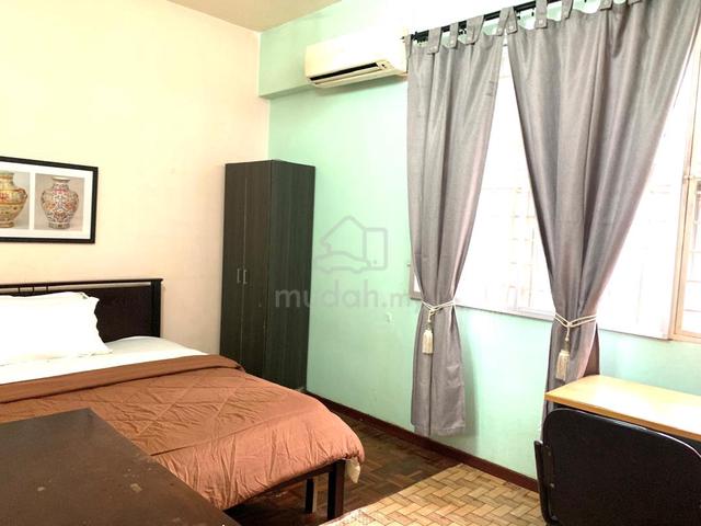 Middle Room To Let 1