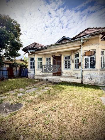 Rare Straits-Eclectic Bungalow in a George Town Cul-de-Sac. 1