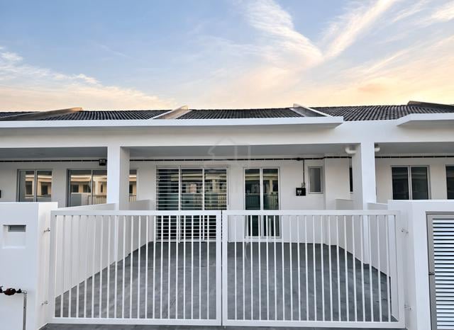 (RUMAH BARU) Teres 1 Tingkat Eka Heights near Sendayan / Enstek 1