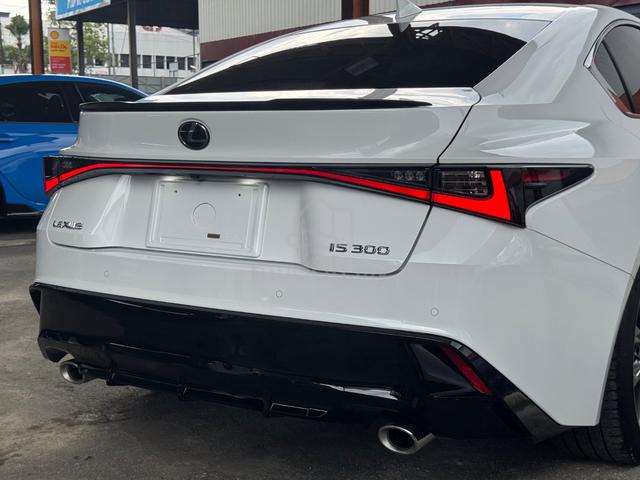 SUNROOF MARK LEVINSON 2022 Lexus IS300 2.0 F-SPORT - 4