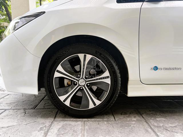 2019 Nissan LEAF EV - 5
