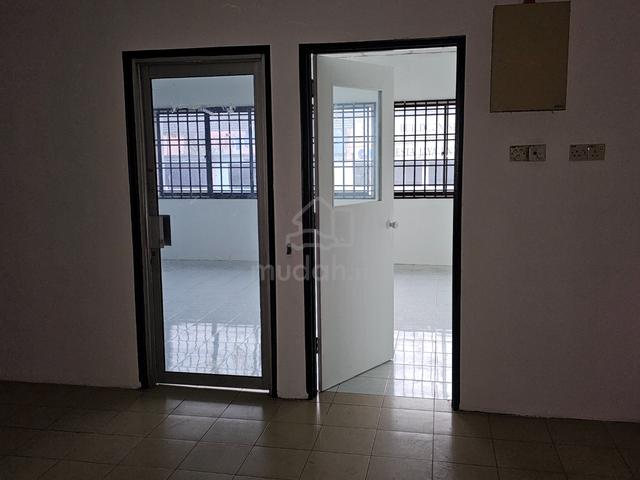 2 sty shop at Bakawali area tmn johor jaya jb 5