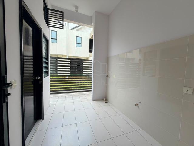 Avira Medini Double Storey House Eco Botanic Horizon Hills Rumah Sewa 1