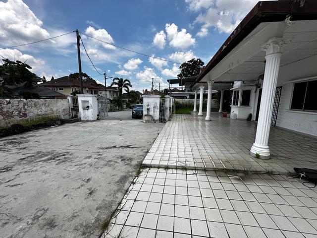 [BELOW MARKET] 1.5 Storey Bungalow, Taman Sri Hijau, Rawang Town 1