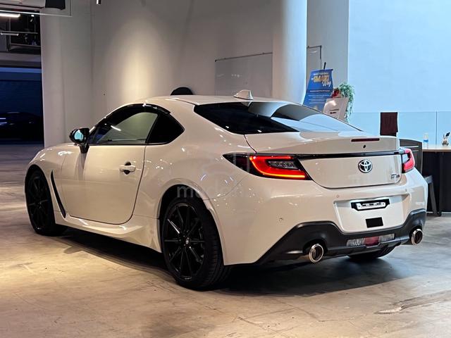 2022 Toyota GR86 2.4 RZ Auto Red & Black Interior - 3