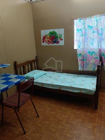 Ayer Tawar Room for Rent 1