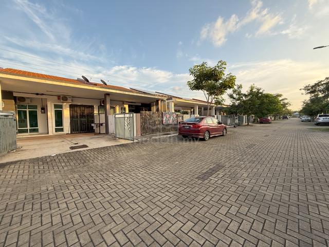 Teres Setingkat di KotaSAS Precinct 5 Berperabut dan 3 Unit Aircond 1