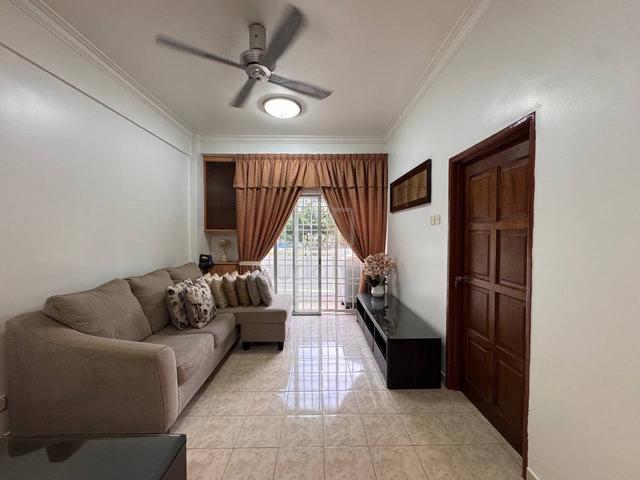 Pandan Court 1