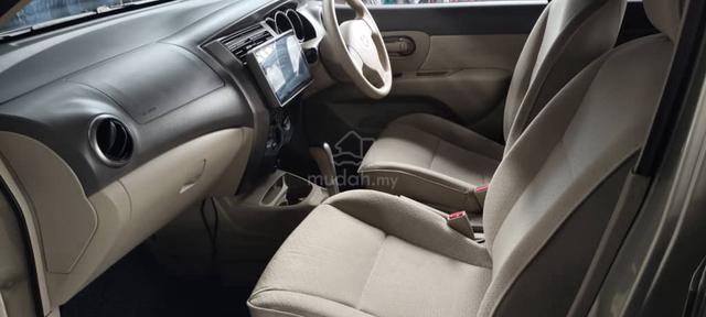 2010 Nissan GRAND LIVINA 1.6 CLASSIC/COMFORT (A) - 4