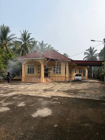 Banglo Halamanan Luas berdekatan Airport Sultan Ismail Petra Kelantan 1