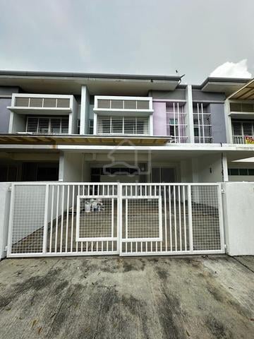 Double storey house for sale in Bandar Rimbayu @Chimes 1