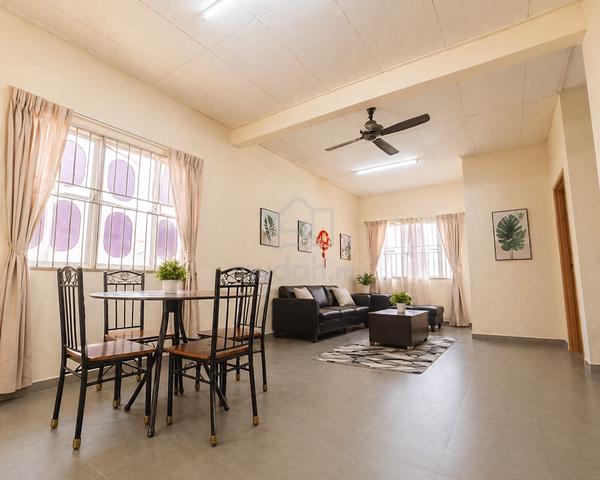 Freehold Corner Unit Bukit Rimau Townhouse 3R2B Below Market 1