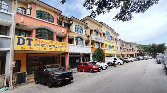 Bandar Puchong Jaya 3.5 Storey Shop Office (Below Market Price) 1