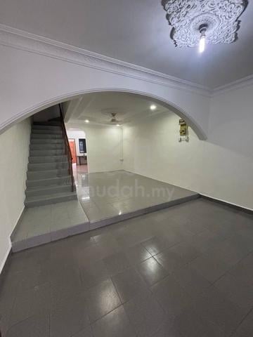 Johor Jaya 2 Storey Medium Cost House 2 Bedroom For Rent 1