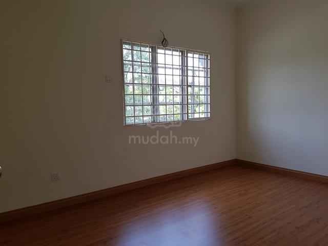 Big Corner 2 storey house in Sek 9 Putra Height 1