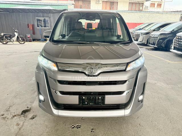 2022 Toyota NOAH 2.0 Z (A) HUD Dim 360 Auto parkin - 2
