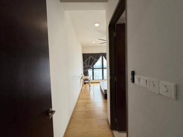 Master room w balcony/ Near CIQ/ JB Town/ All Race Welcome/Low Deposit 2