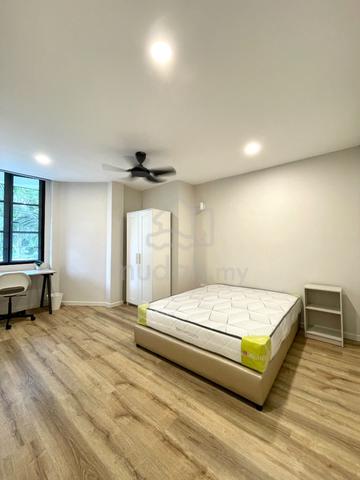 Gorgeous Female Room for Rent (SGH / HUS) 1
