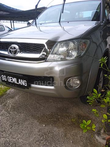2011 Toyota HILUX 2.5 G (A) - 1