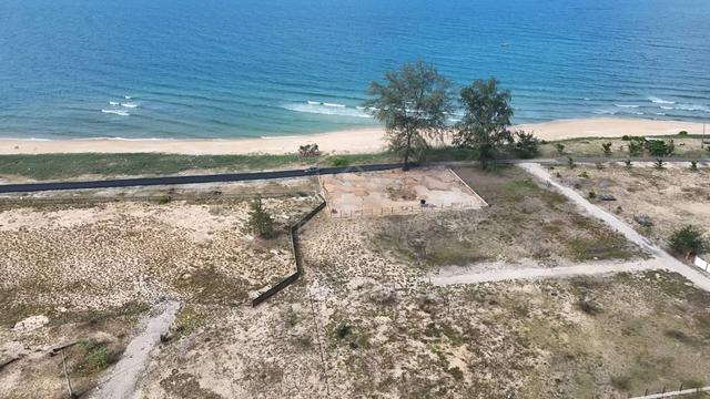 Tanah Lot Berhampiran Pantai Jambu Bongkok Marang Terengganu 1