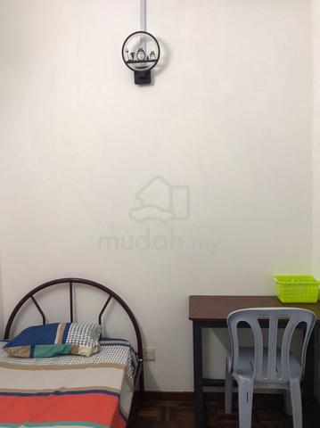 Bilik Middle kat LRT/KTM Salak Selatan 1