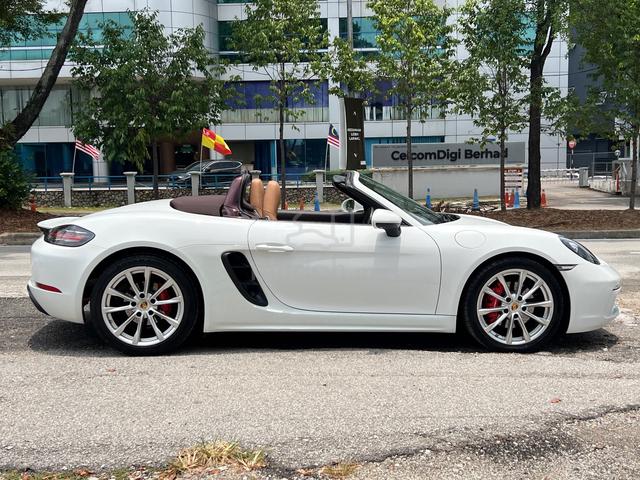 2021 Porsche 718 BOXSTER 2.5 S Convertible - 4