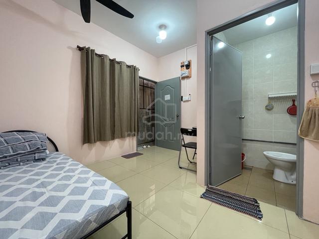 Damai Master Room Near QEII Hospital | Attached Bathroom | Furnished 1