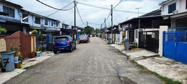 Ulu Tiram Taman Nora Jalan Berlian L.Cost Double Storey Terrace House 1