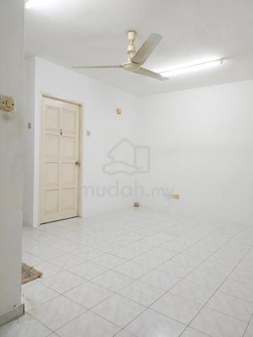Sri Ivory (Sri Ivori) Apartment 1