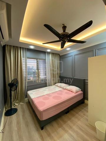 Fully Furnished Kuala Lumpur Pantai Room For Rent( Female Only ) 1