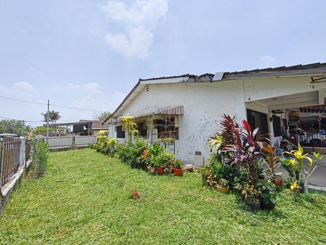 First Garden / 1 Storey Terrace House ( Corner ) / 2827 sqft / 3R2B 1