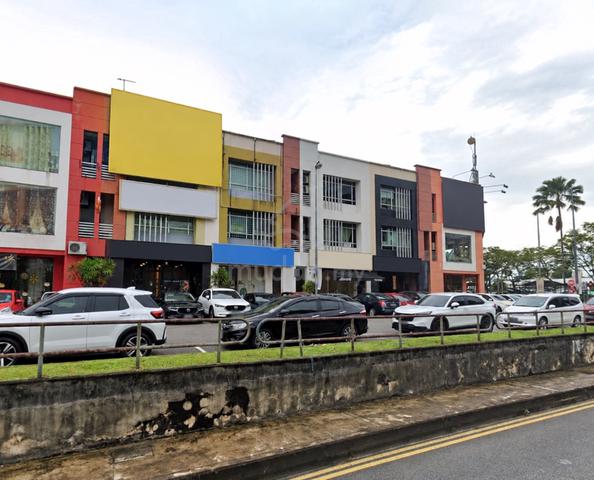 High Visibility Facing Main Road 3 Storey Shoplot For Sale @ Seremban2 1