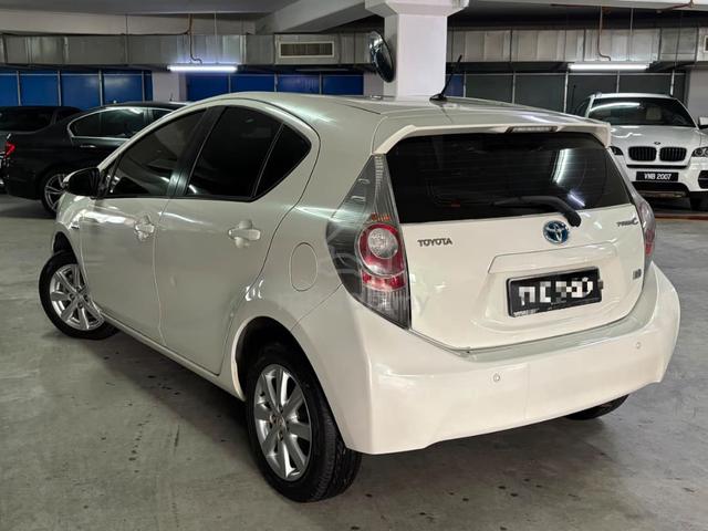 2013 Model: Toyota Prius C (compact hybrid - 2