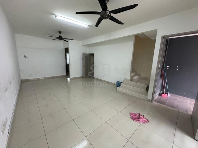 Bandar Ulu Tiram Double Storey Terrace House For Sale/ Good Unit 1